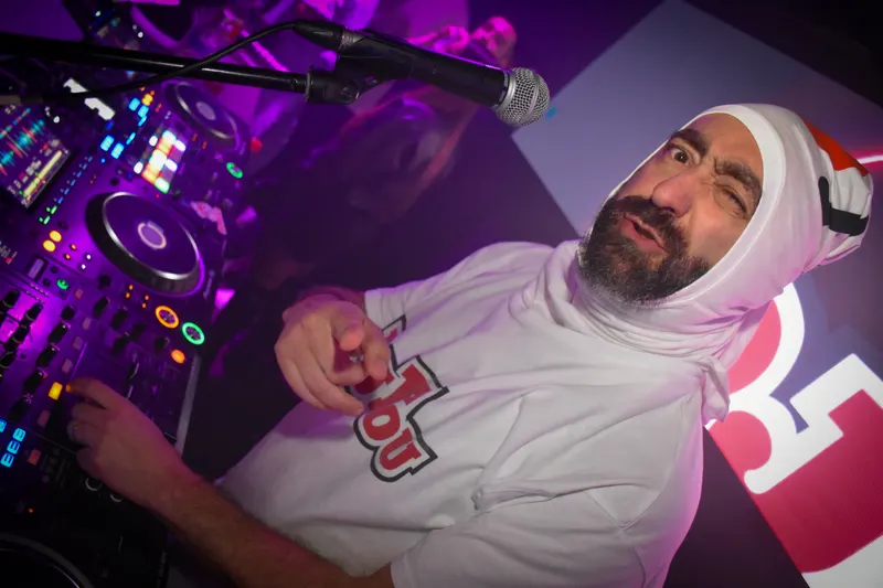 Photo de la soirée DJ Fou - Carrément Tubes 🎵