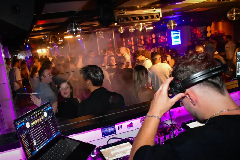 Photo de la soirée 𝗚𝗟𝗔𝗠 𝗥𝗢𝗨𝗟𝗘𝗧𝗧𝗘 🎰