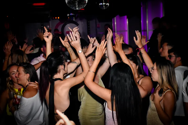 Photo de la soirée 𝗚𝗟𝗔𝗠 𝗥𝗢𝗨𝗟𝗘𝗧𝗧𝗘 🎰