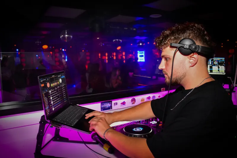 Photo de la soirée 𝗚𝗟𝗔𝗠 𝗥𝗢𝗨𝗟𝗘𝗧𝗧𝗘 🎰