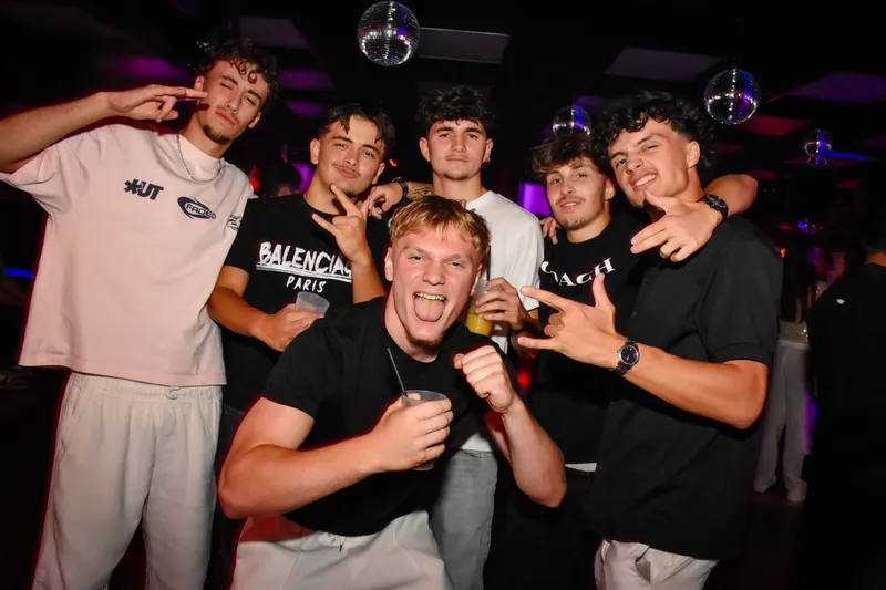 Photo de la soirée 𝗚𝗟𝗔𝗠 𝗥𝗢𝗨𝗟𝗘𝗧𝗧𝗘 🎰