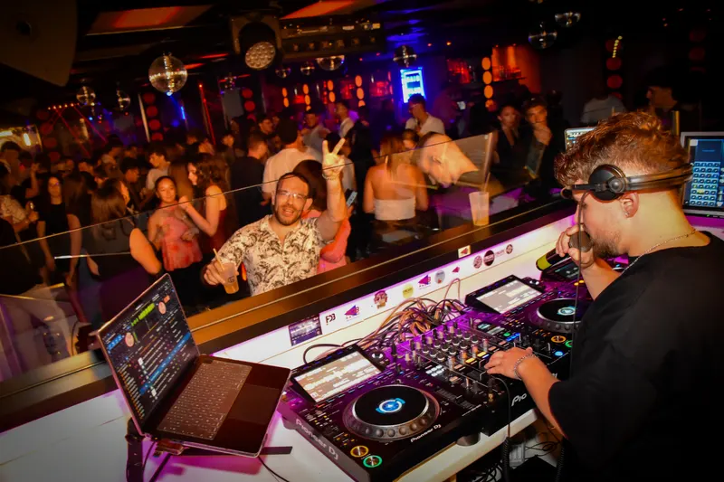 Photo de la soirée 𝗚𝗟𝗔𝗠 𝗥𝗢𝗨𝗟𝗘𝗧𝗧𝗘 🎰